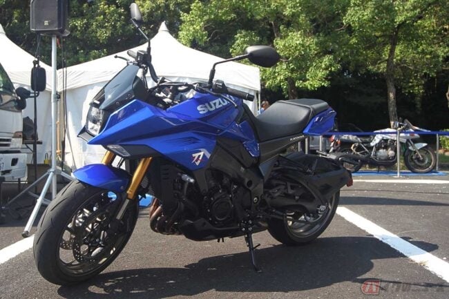 2025年はブルーとシルバー！ スズキ「KATANA」新型モデル発売 | バイク