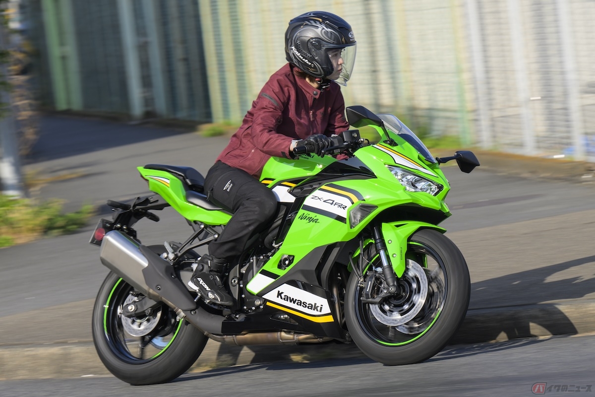 最高の爽快感を味わえる！ カワサキ『Ninja ZX-4RR KRT EDITION』に