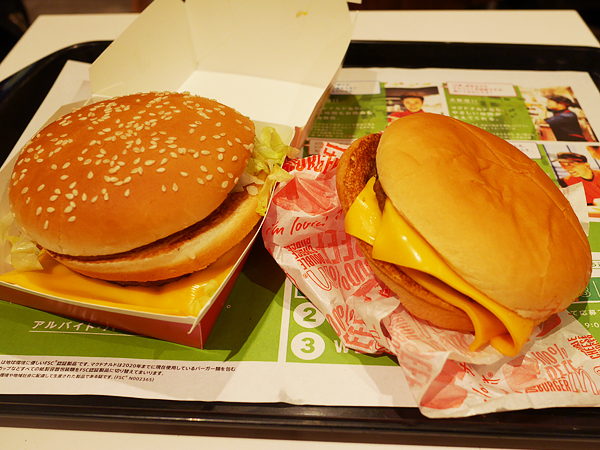 ダイエット中のビッグマックVSダブルチーズバーガー、どっちがマシ