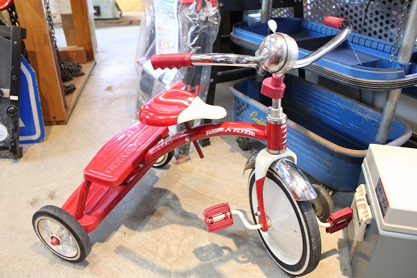 クラシックなデザインと、真っ赤なボディがまさにアメリカンなRadio