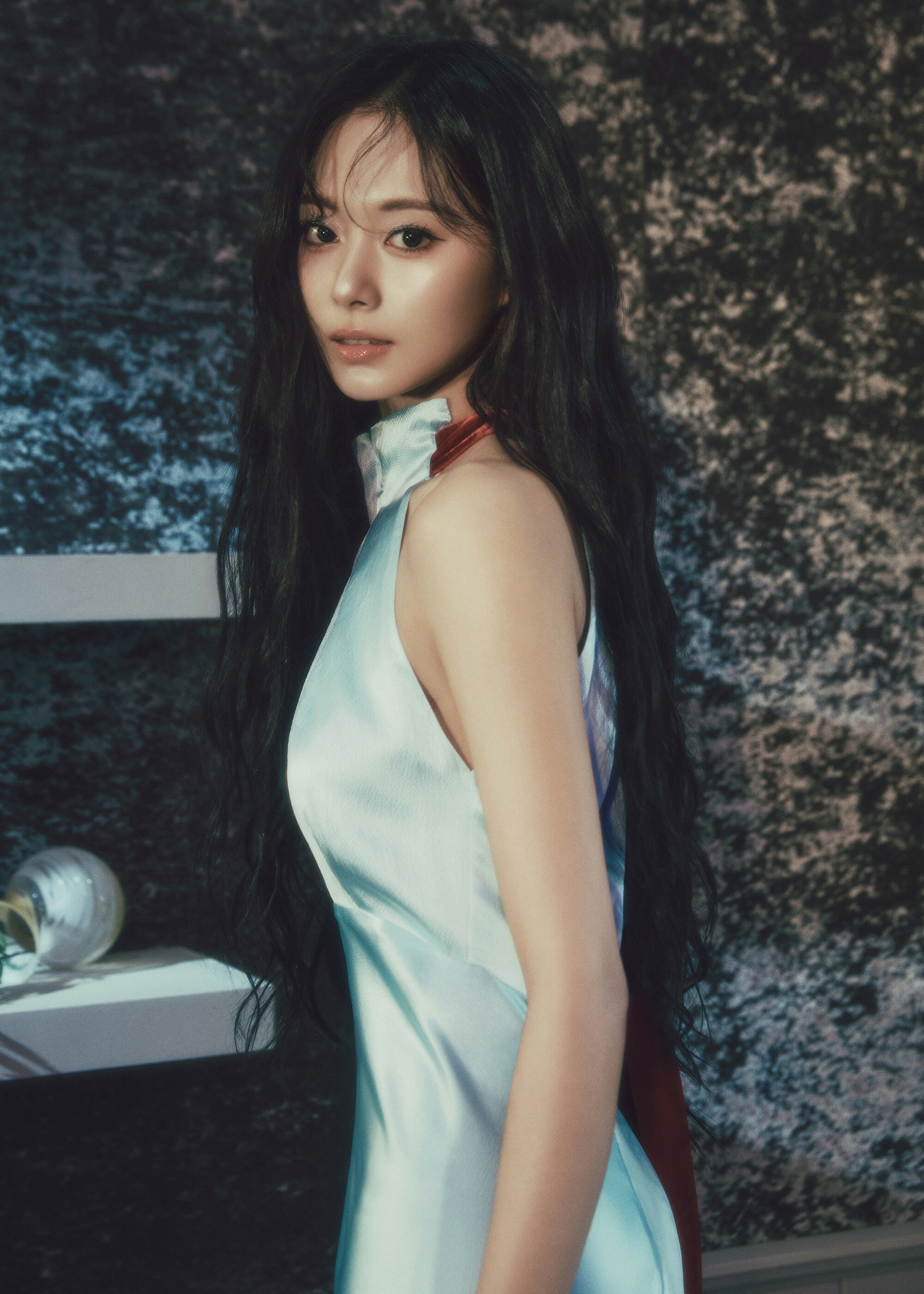 TWICE・ツウィがソロデビュー作「abouTZU」で見せた、“内向的な末っ子