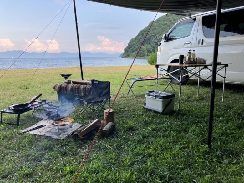 ハイエース車中泊にピッタリのカーサイドタープ！固定はこれで決まり