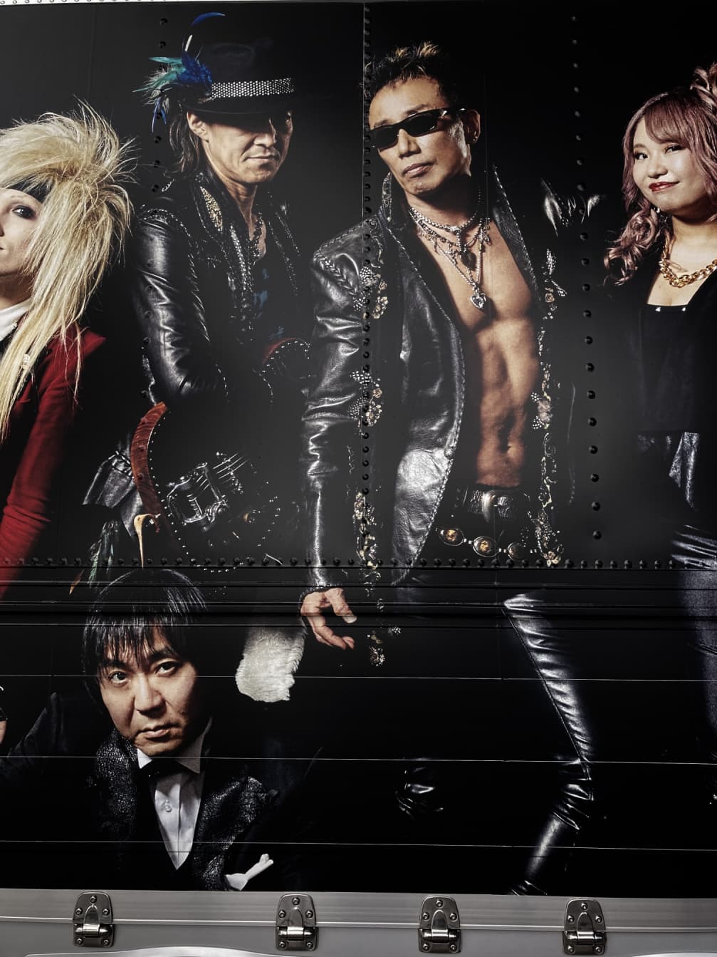 ツアートラックにボビーアートレザーの革ジャン・長渕剛コンサート