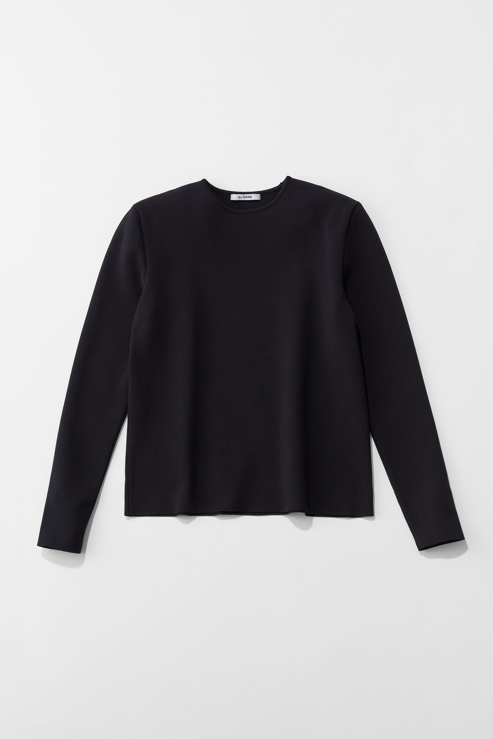 肩で魅せるニット