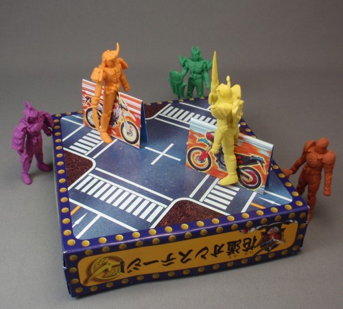 小ネタ/「仮面ライダー鎧武」ソフビヒーロー&消しゴム超フィギュア