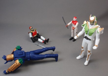 小ネタ/「仮面ライダー鎧武」ソフビヒーロー&消しゴム超フィギュア