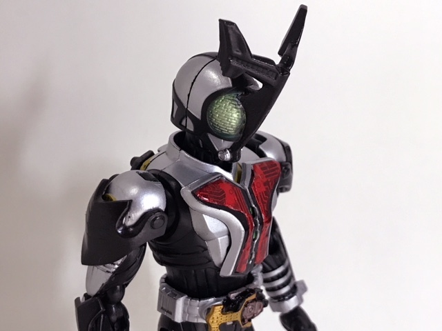 SHF 仮面ライダーカブト ハイパーフォームをリペイントして仮面