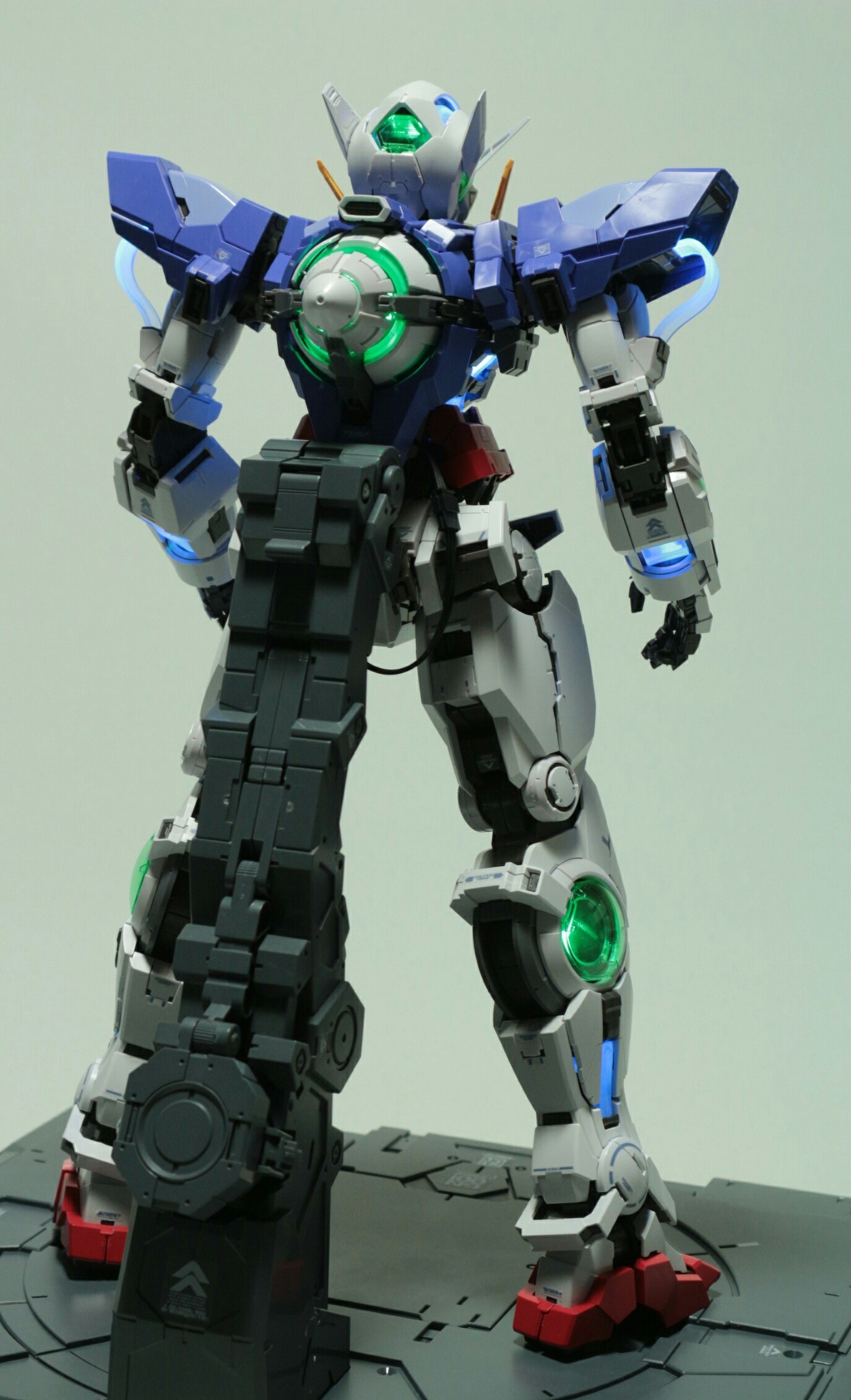 PG 1/60 ガンダムエクシア (LIGHTING MODEL)のご紹介！[完成編2] - 先