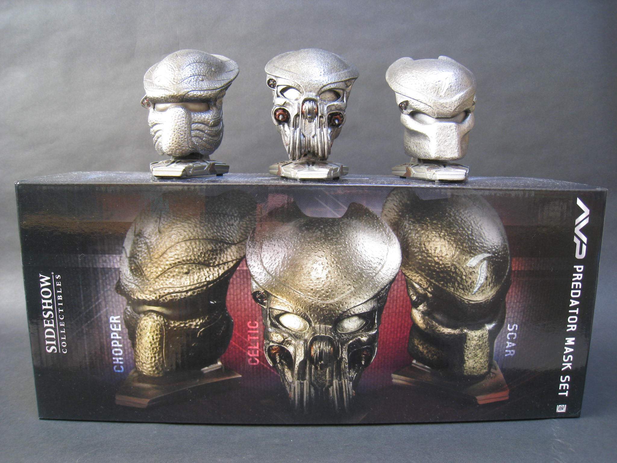 サイドショウ AVP プレデターマスク 1/4レプリカ | Papa's Favorite!