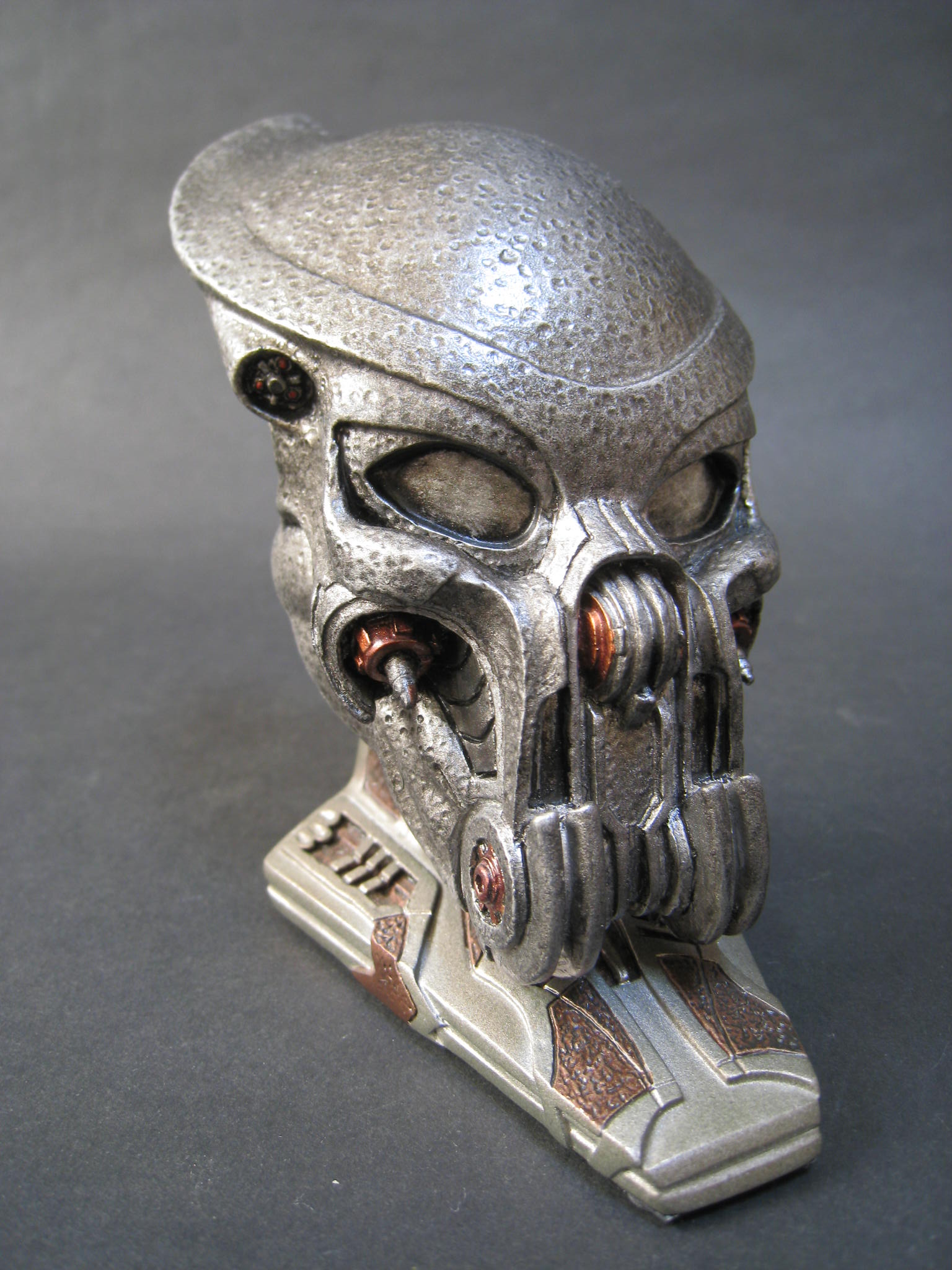 サイドショウ AVP プレデターマスク 1/4レプリカ | Papa's Favorite!