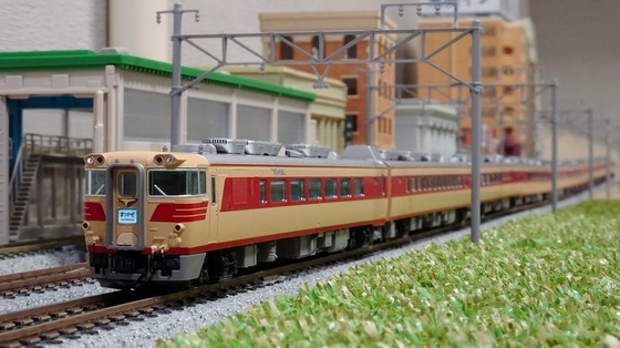 キハ82系 特急「まつかぜ」 10両編成で出発進行！ - ビスタ模型鉄道