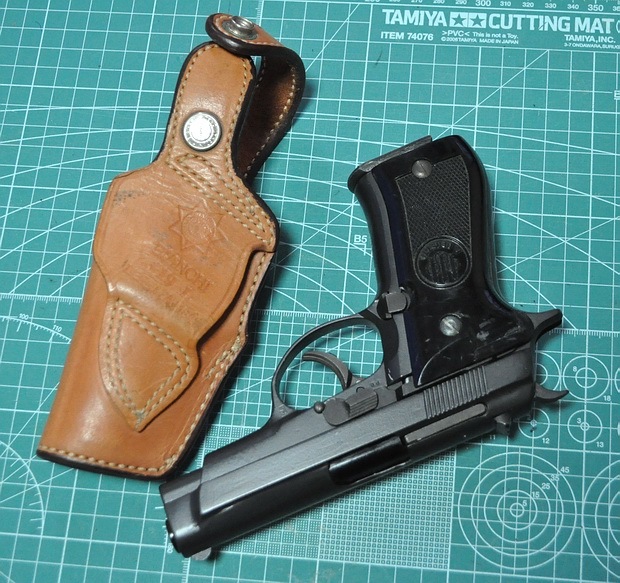 マルシン 革製 ショルダー ホルスター 中型オートマチック ベレッタM84