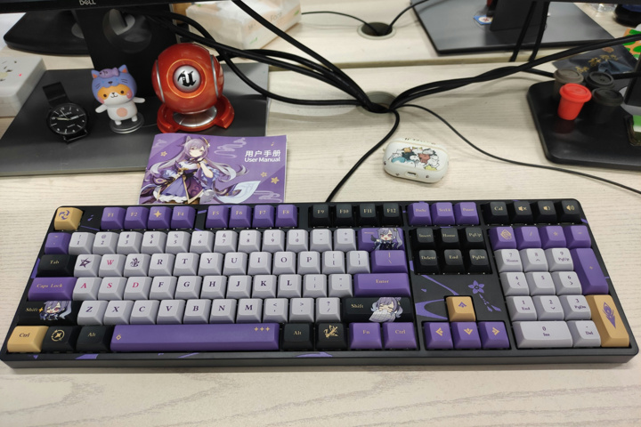 原神の公式ストアで売っている”刻晴”のメカニカルキーボード、キー