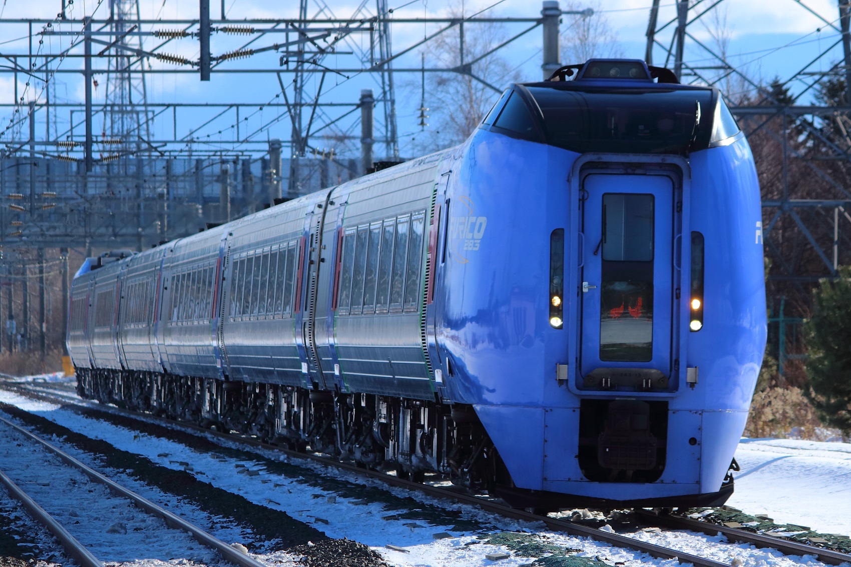 2021年度年末年始輸送期間中のキハ283系「おおぞら」～最大は7両編成で