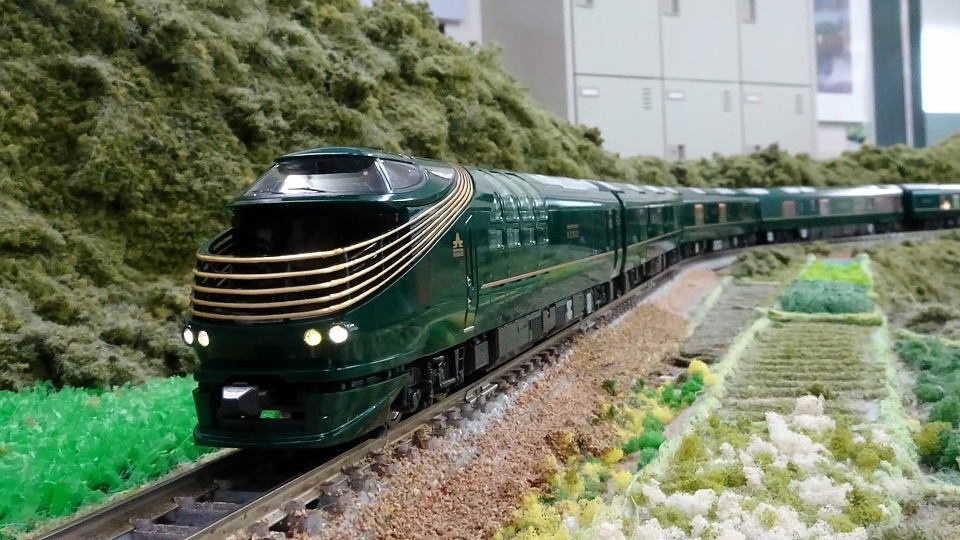 JR 87系「TWILIGHT EXPRESS 瑞風」ー所沢市電気鉄道を走るー - ビスタ