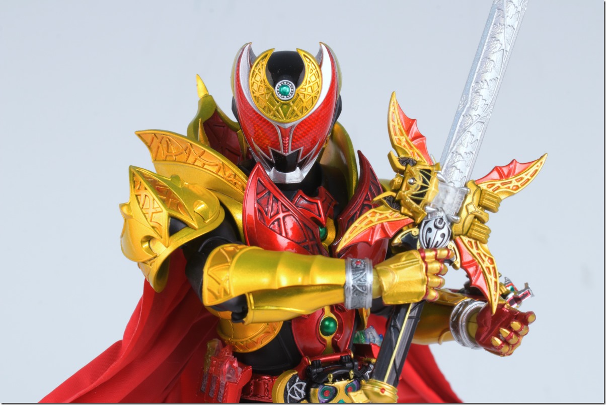 S.H.フィギュアーツ 真骨彫製法 仮面ライダーキバ エンペラーフォーム
