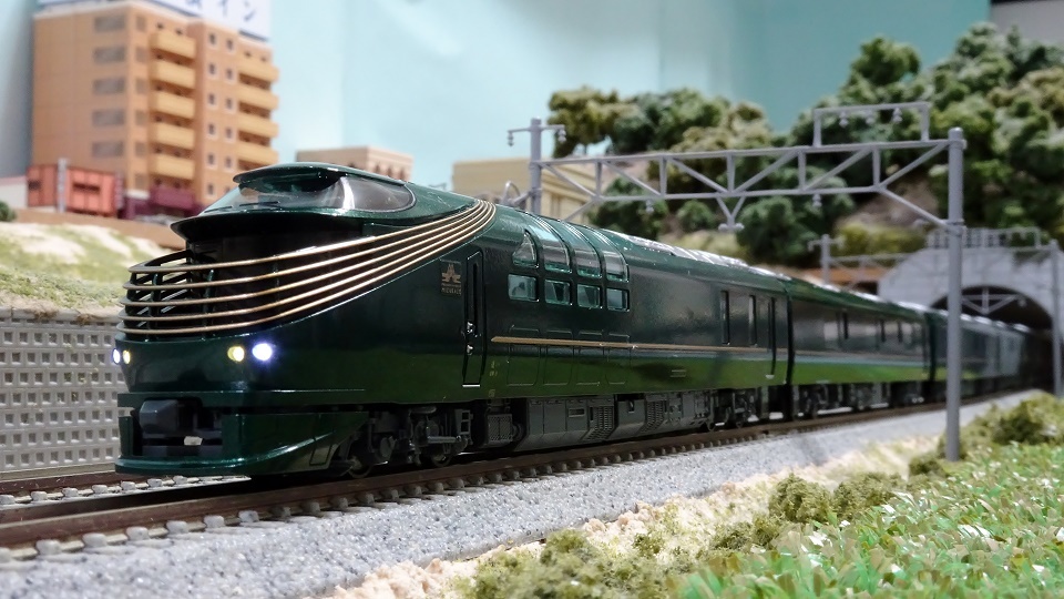 KATO 87系「TWILIGHT EXPRESS 瑞風」をTOMIXと並べてみました