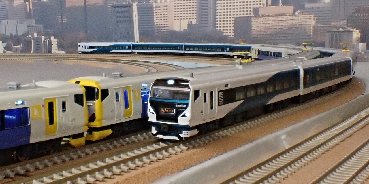 KATO E257系2000番台 踊り子9両セット 入線 | 川崎駅 レイアウト製作日誌