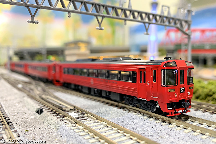 JR九州 キハ185系 アラウンド・ザ・九州色 入線 - ナマケモノ写真館