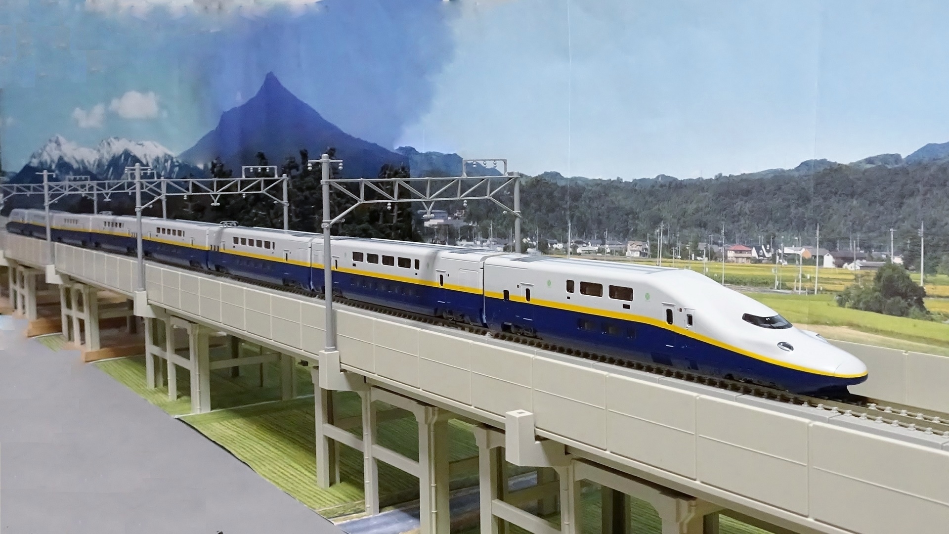 新車入線】E4系新幹線 ー朱鷺色と併せて16両フル編成にー - ビスタ模型