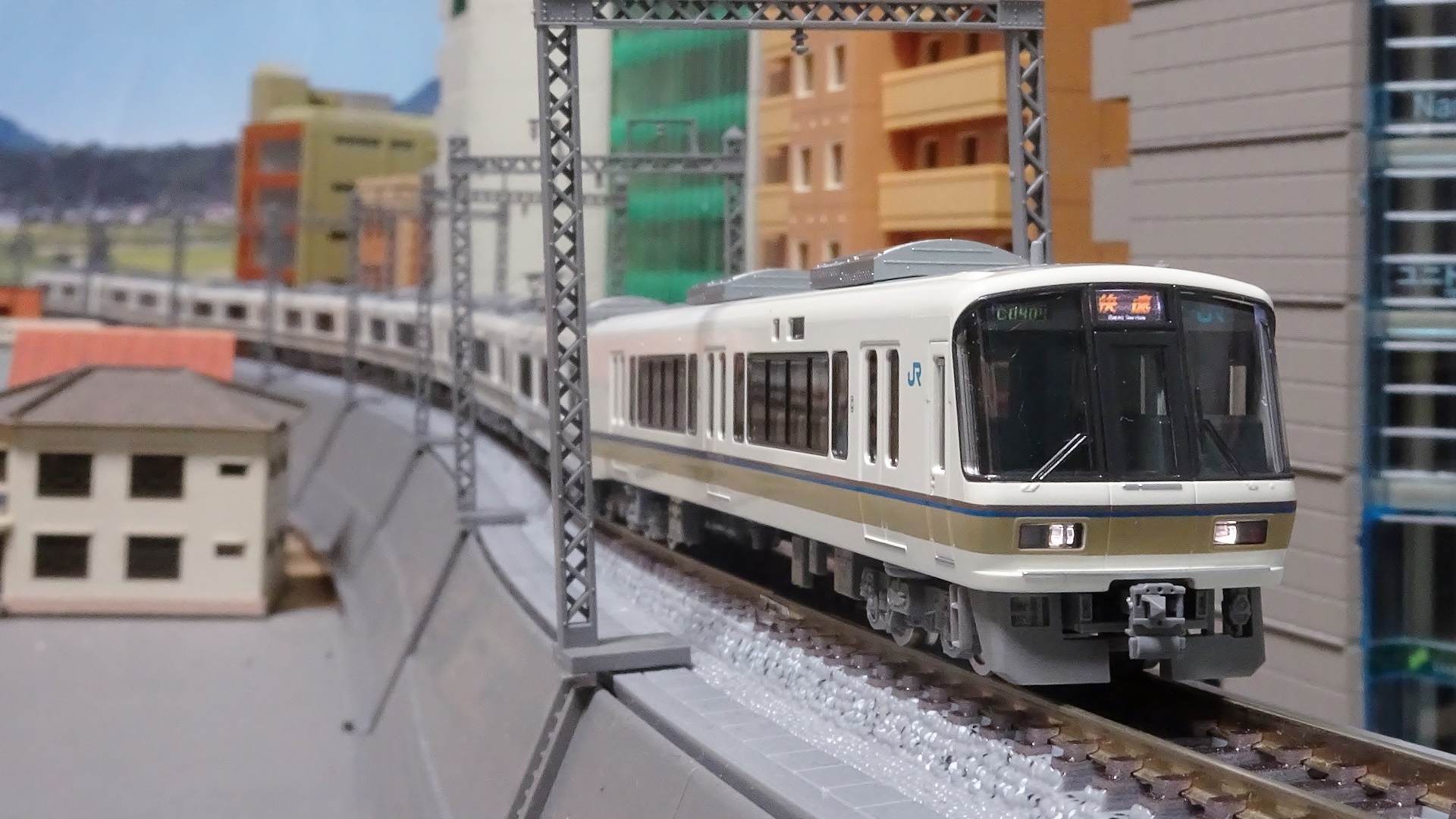 新車入線】TOMIX JR221系ーKATO製と並べてみました。 - ビスタ模型鉄道