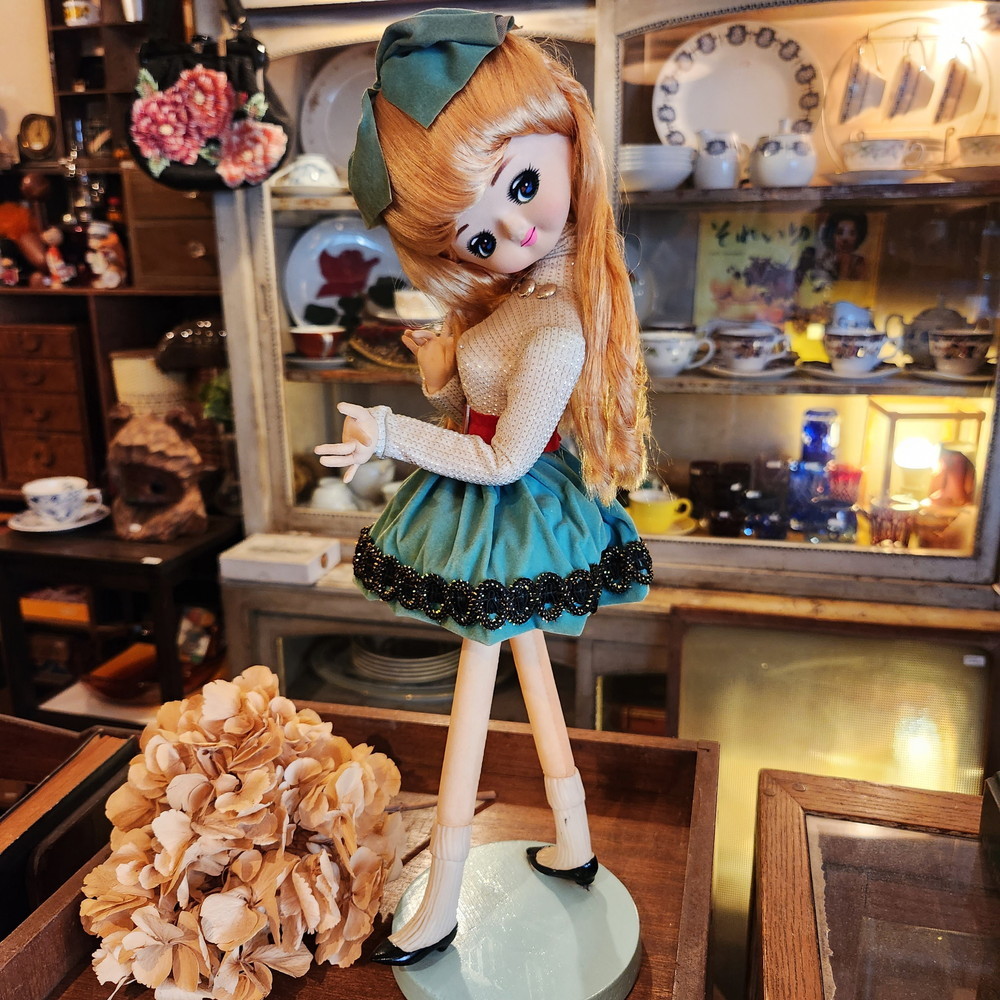 昭和レトロ 首をかしげて見上げるかわいいポーズ人形 - [Sold Out]過去