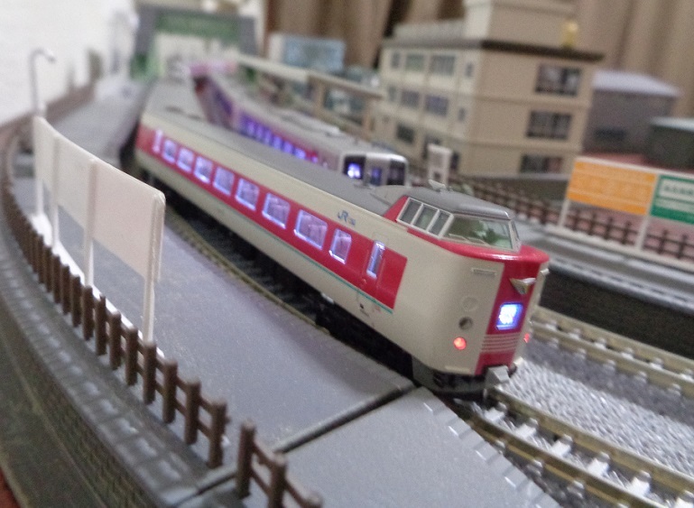 Nゲージ走行】KATOさんの振り子式車両、381系「ゆったりやくも」と