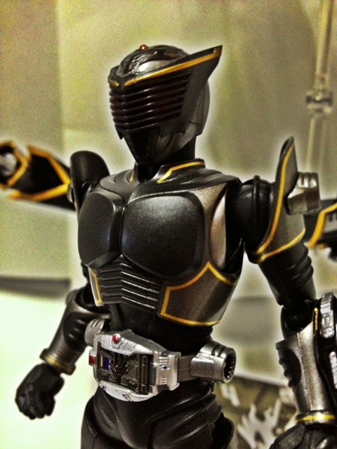 俺はもはや鏡の中の幻ではない。俺は存在する。最強のライダーとして