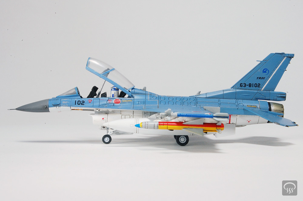 三菱 F-2B”R2D2搭載仕様”（Tomytech 1/144) - 迷走エアモデリング！