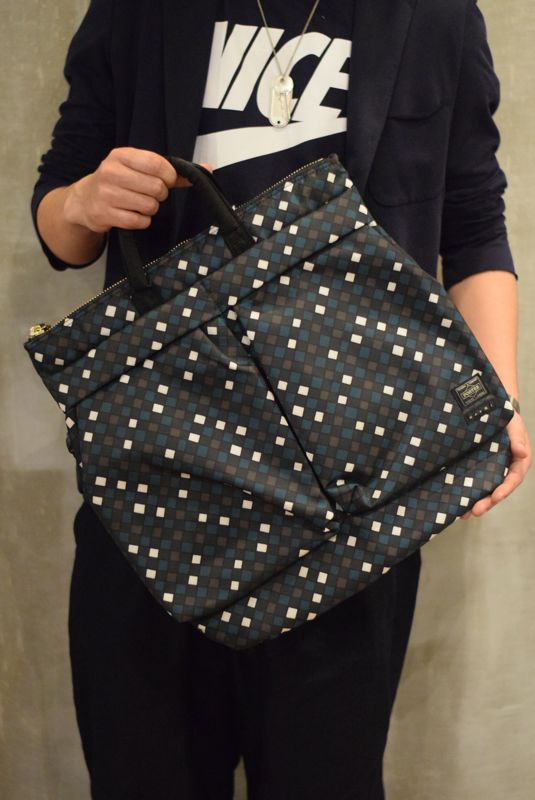 マルニ×ポーターのヘルメットバッグ。 | IDIOME homme.