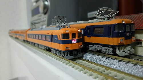 TOMIX 近鉄30000系ビスタカーの緊急入線 - 入線車両