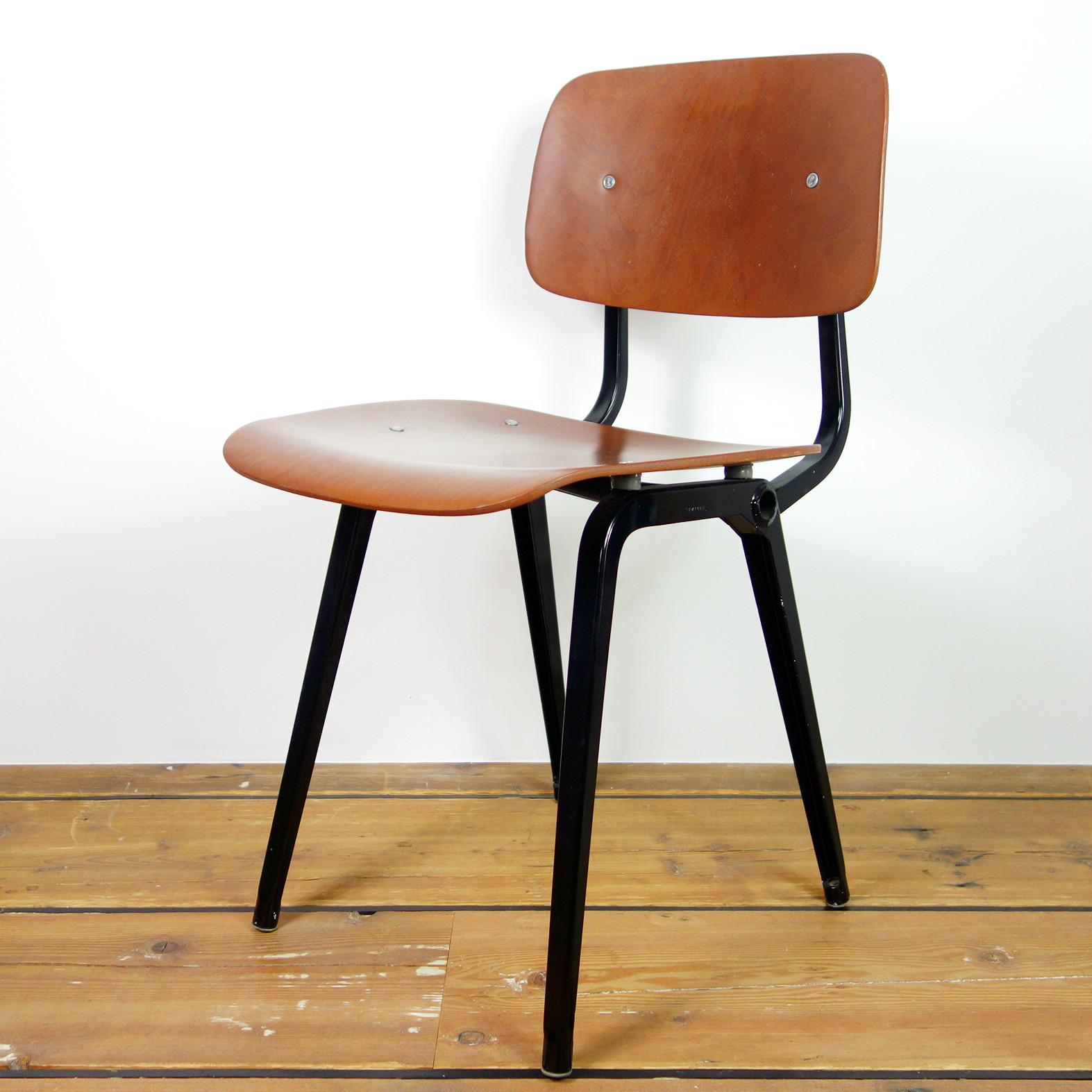 Friso Kramer”Revolt Chair” - Mid-Century MODERN Blog