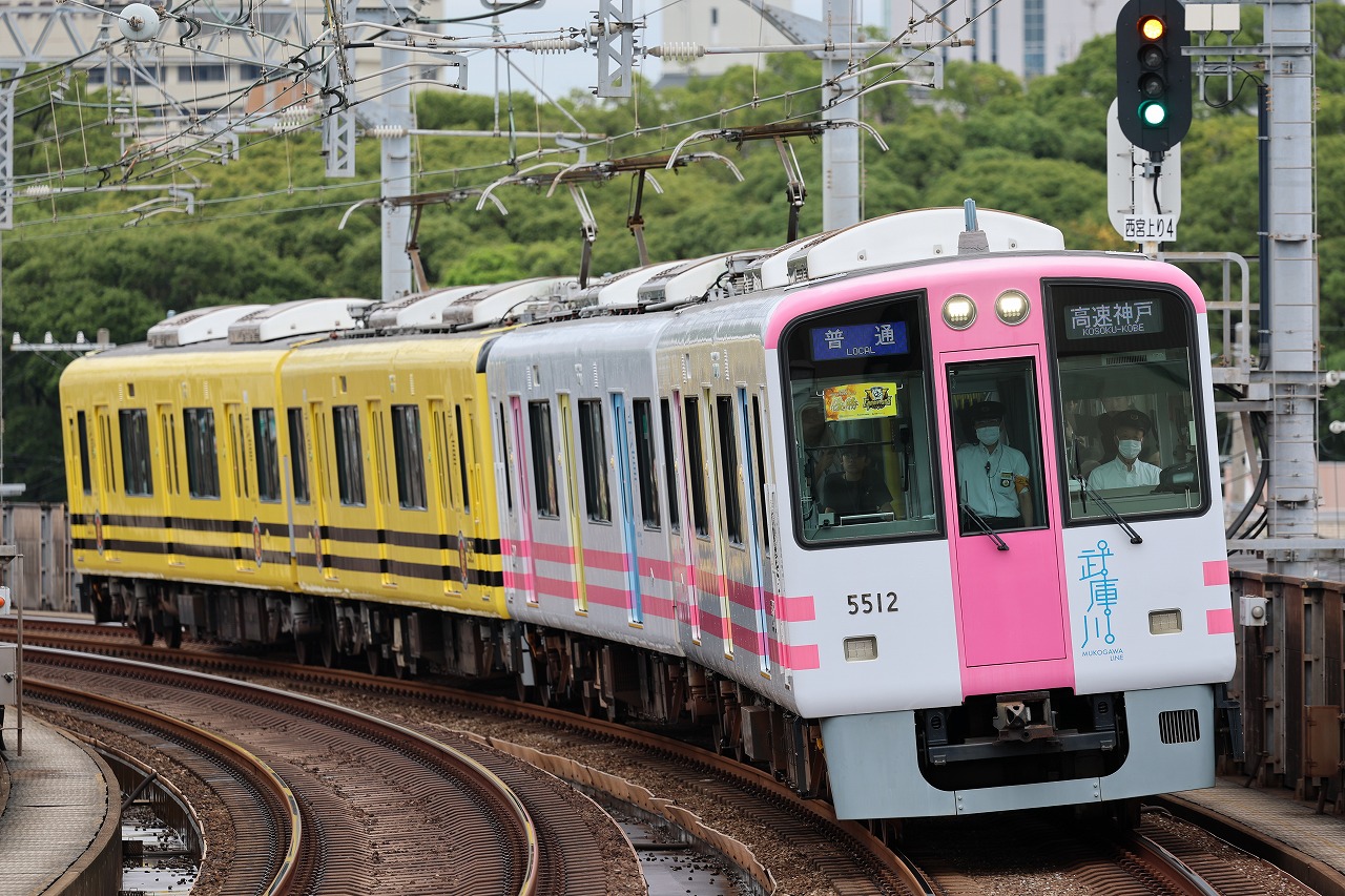 阪神タイガース セ・リーグ優勝記念 タイガース号＋トラッキー号が本線