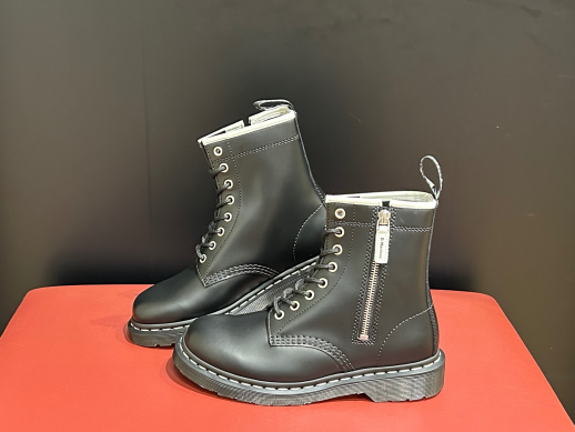 待望のホワイトステッチシリーズ！！ | ドクターマーチン | ショップ