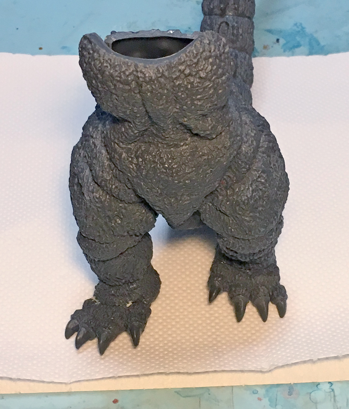 海洋堂 20cmシリーズ『84ゴジラ』 パーツの洗浄・煮沸・下半身にレジン