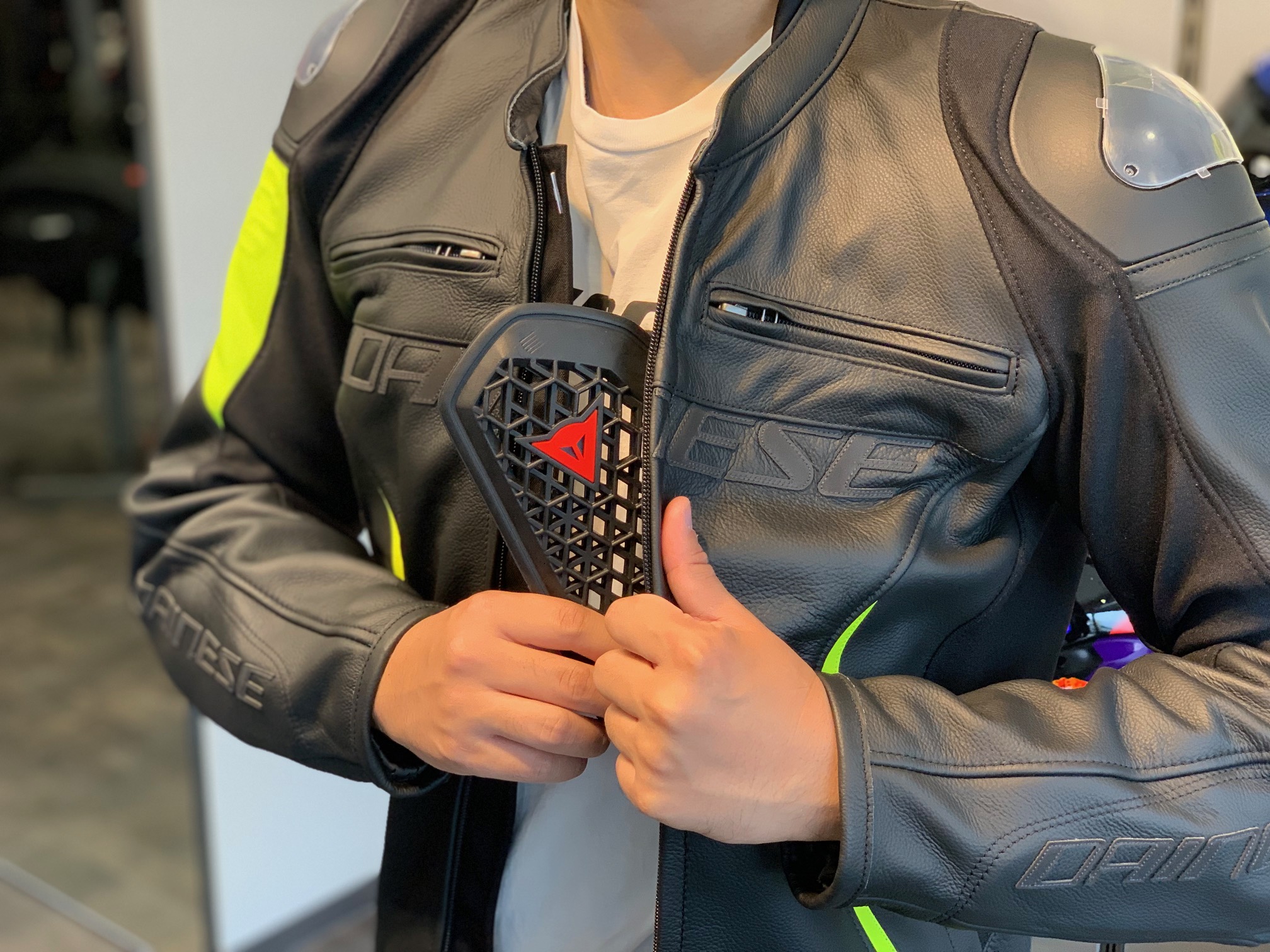 高い安全性を提供するお勧めのプロテクター Dainese RACING 4 サイズ50