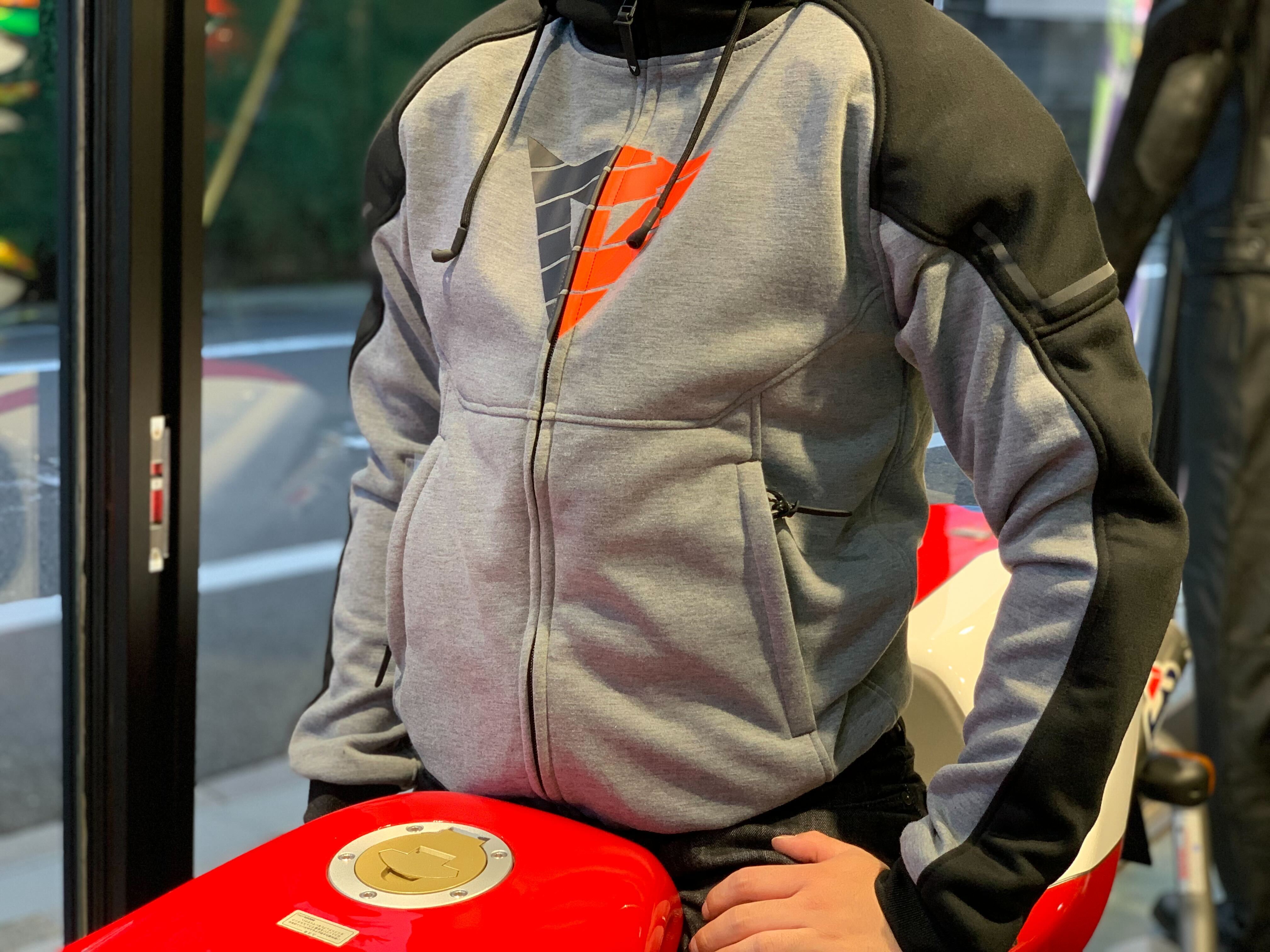 カジュアルさと安全性を両立したジャケット