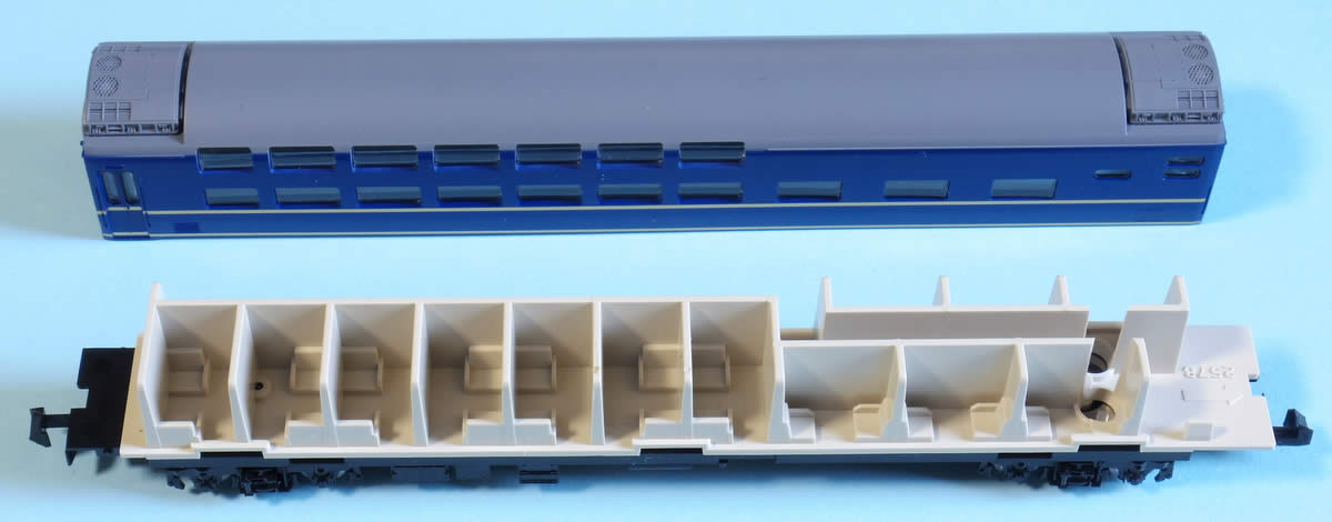 派手なレガート車にB寝台の進化にも驚いたTOMIXの寝台特急『あかつき