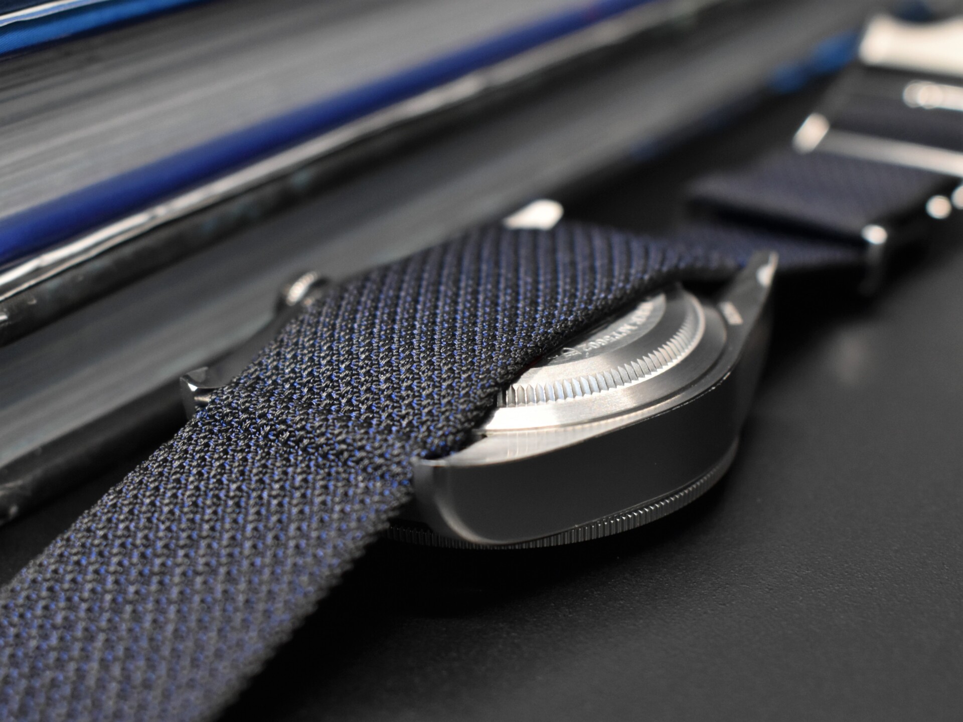 これからのシーズンはファブリックストラップで愉しむ “ブラックベイ