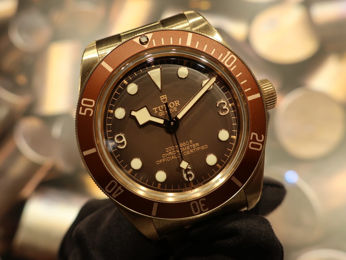 寒い季節にブラウンカラーで温もりを演出「ブラックベイ 58 ブロンズ