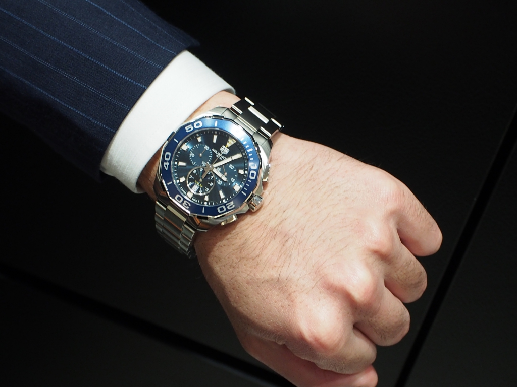 アクティブに活動する男性が選ぶ時計！タグ・ホイヤー「アクアレーサー