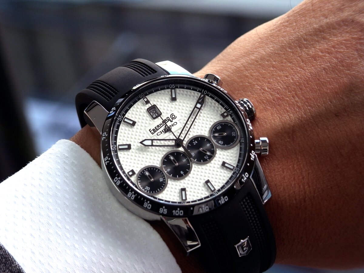 エベラール】 世界初、4つのインダイヤルを横一列に並べた唯一無二の