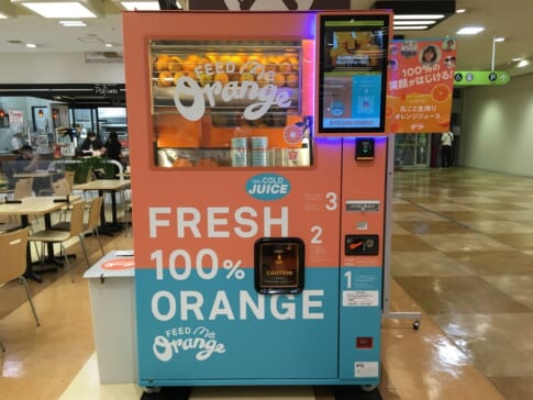 ダイエー海老名店で話題の生搾りオレンジジュース！「Feed me Orange