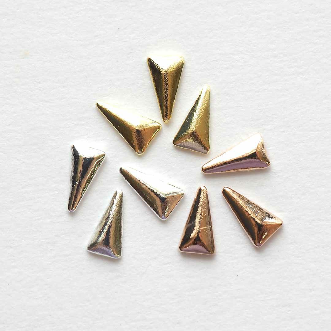 スタッズトライアングル 約2.0×3.5mm 約25個入り | BLAZE【ブレイズ