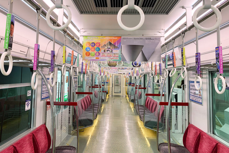 つり革広告で大阪メトロ御堂筋線をブルーコンシャスがジャック中