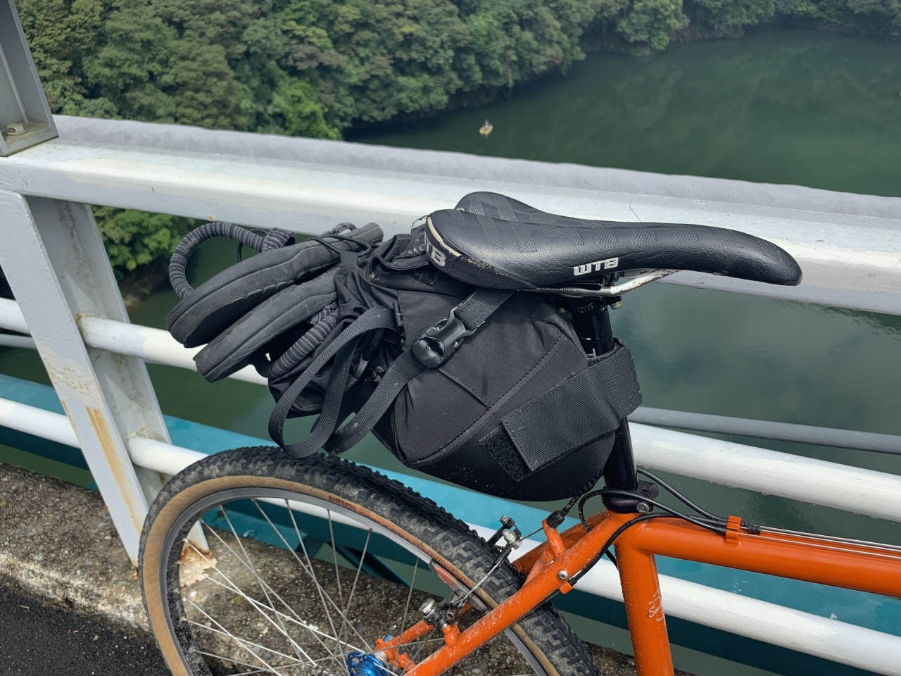 FAIRWEATHER* seat bag (olive) - BLUE LUG ONLINE STORE