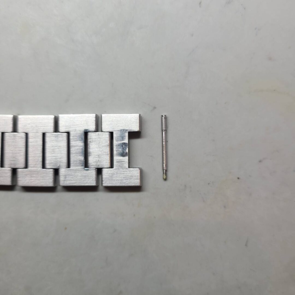 ベルトの長さ調整、即日納品可能です【東京神田・ブローチ（BROOCH