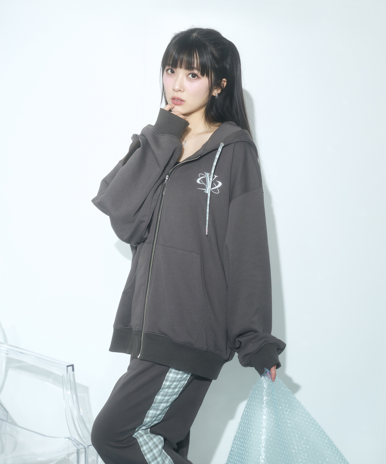 UNISEX エンブロイダリージップパーカー – BUNNY APARTMENT