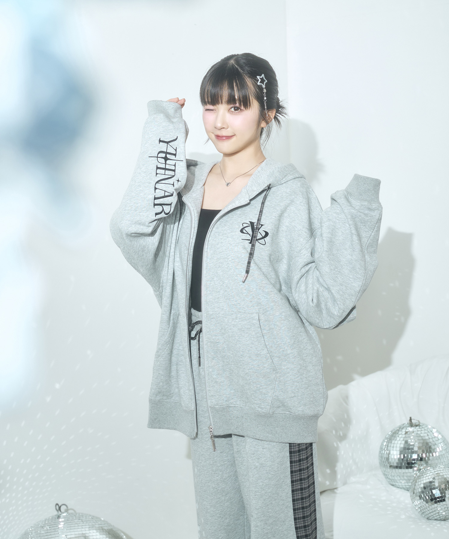 UNISEX エンブロイダリージップパーカー – BUNNY APARTMENT