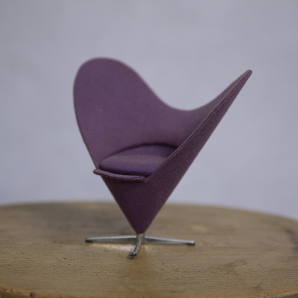 イズヤオンライン | ヴィトラ Vitra Heart Shaped Cone Chair
